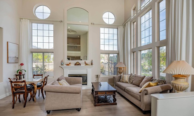 Valle Lindo House | Newly Remodeled Suburban House
