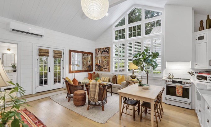 Greenville Cottage | Newly Remodeled Upscale Downtown Guest Cottage - 1br loft - Sleeps 6