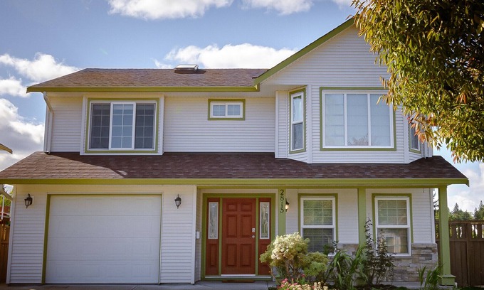 Courtenay House | Newly Reno & Spacious Family Home - 3 Bdr + 3 Bath!