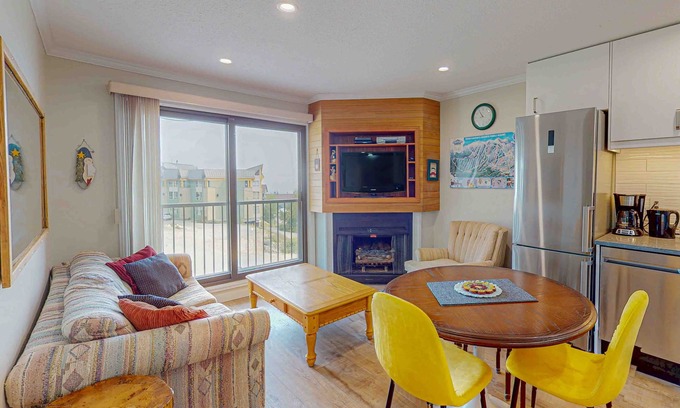 Big White Ski Resort Condo | Newly renovated condo slope-side on Perfection ski run w/shared pool & hot tub