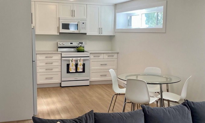 Broadmead House | Newly Renovated 1 Bedroom Suite