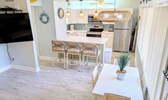 Siesta Key Condo | Newly Renovated! 2 Bed Family Friendly Condo w/Beach Access & Prime Location!