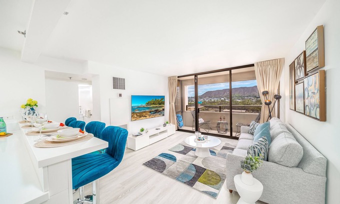 Diamond Head - Kapahulu - St. Louis Condo | Newly Renovated 2 Bedroom Condo, 1 Block to Waikiki Beach, Free Parking