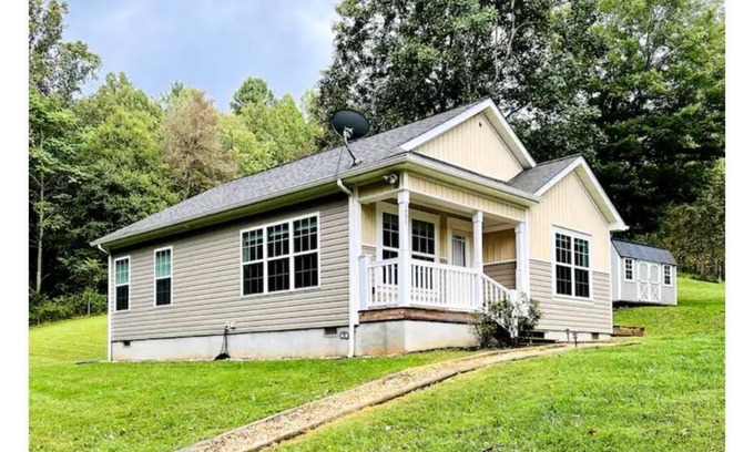 Court House House | Newly Renovated 2 Bedroom, 2 Bath Bungalow!