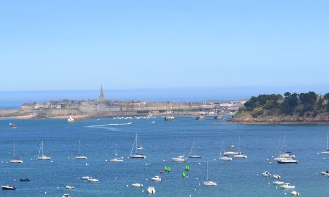 Dinard Apartment | Newly renovated 2 rooms flat. Exceptional sea view, balcony,parking.