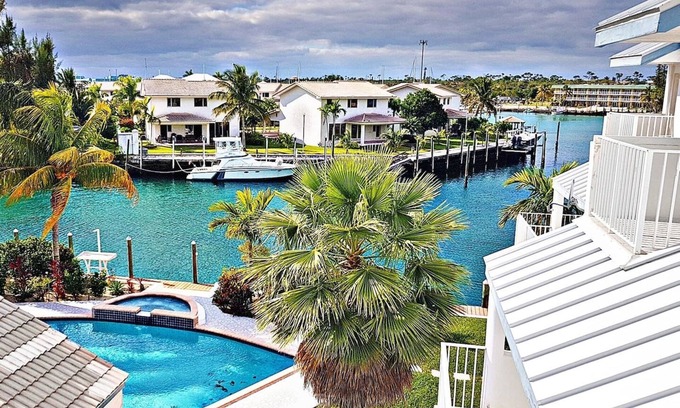 Bahama Reef Condo | Newly Renovated 2BR Luxury Poolside Retreat: Steps from Beach & Port Lucaya