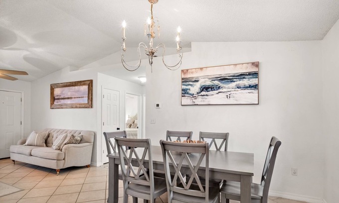 Gulf Breeze House | Newly renovated 3 bedroom cottage near beaches, sleeps 7