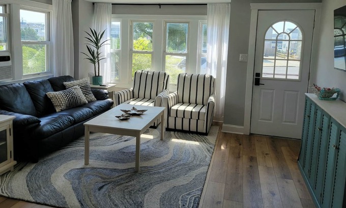 Holgate Apartment | Newly Renovated 3-bedroom apartment in Holgate