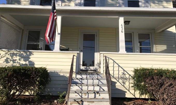 Pittsford House | Newly renovated 3 bedroom home near 4 ski areas