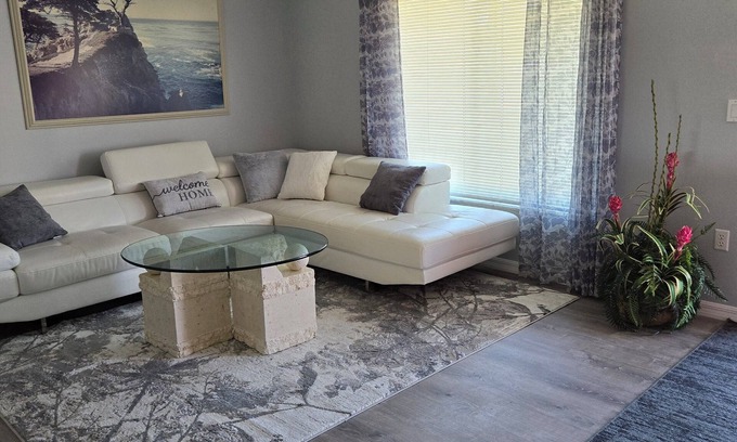 North Port House | Newly Renovated 3-BR 2 Bath home. Close to Restaurants & Mineral Springs
