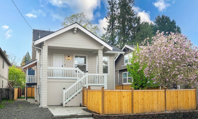 Mount Baker Condo | Newly renovated 3B2B main home with yard, AC in lovely Seattle Mt Baker