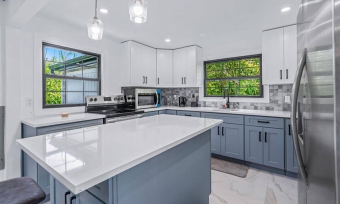 Saltaire House | Newly renovated 4 bed 2 bath close to bay and beach