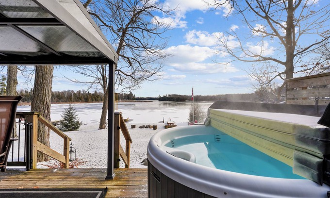 Trent Hills Cottage | Newly renovated 4 season, 3-bedroom Cottage with Hot Tub!