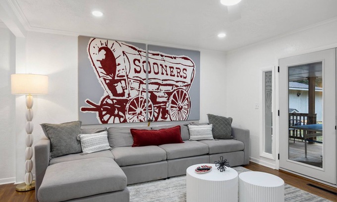 Norman House | Newly Renovated 4BR Home Near OU Stadium, Greek Row & Campus Life!