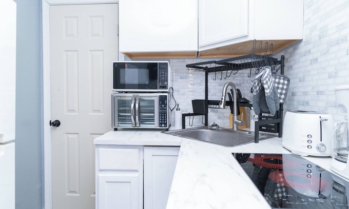 East Mount Airy Apartment | Newly renovated 5 bedroom
