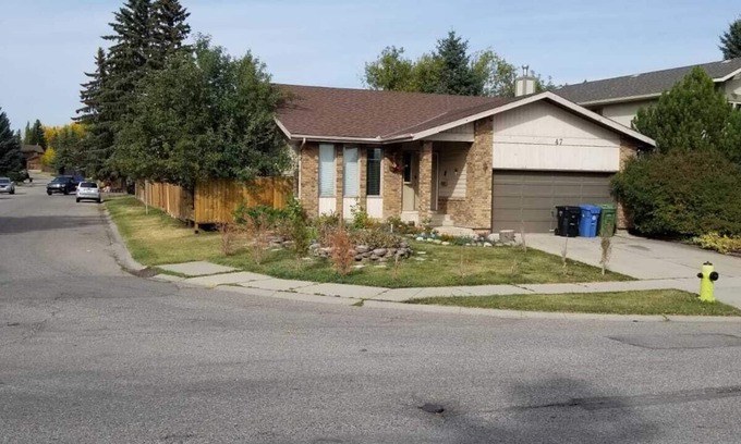 Southwest Calgary House | Newly renovated and fully furnished bungalow