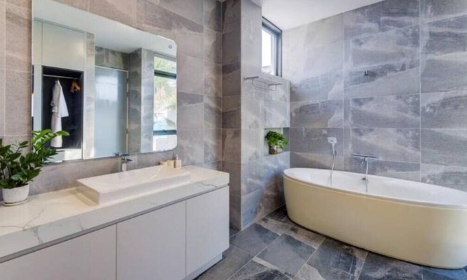 Ngu Hanh Son House | Newly Renovated Beachfront Villann