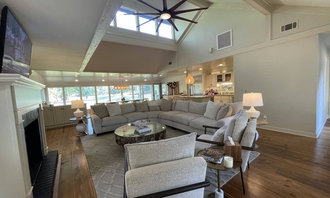 Eden Isle House | Newly Renovated! Cozy 3 Bed 3 Bath on Red Apple Golf Course