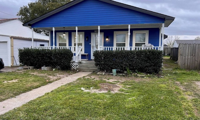 Arabi House | Newly Renovated, Charming 3-bedroom, 2-bathroom house in Arabi