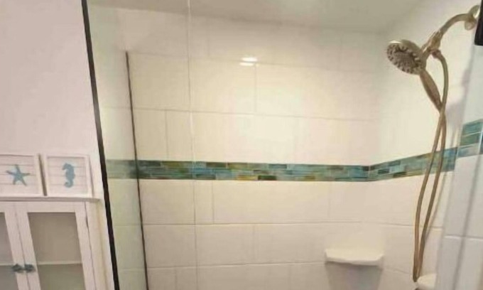 Coos Bay Apartment | Newly Renovated Coastal Botanical Apartment