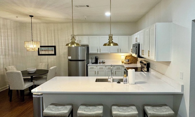 Oxford Condo | Newly Renovated Condo at The Bluffs West! Walk to campus, pool, and gym access.