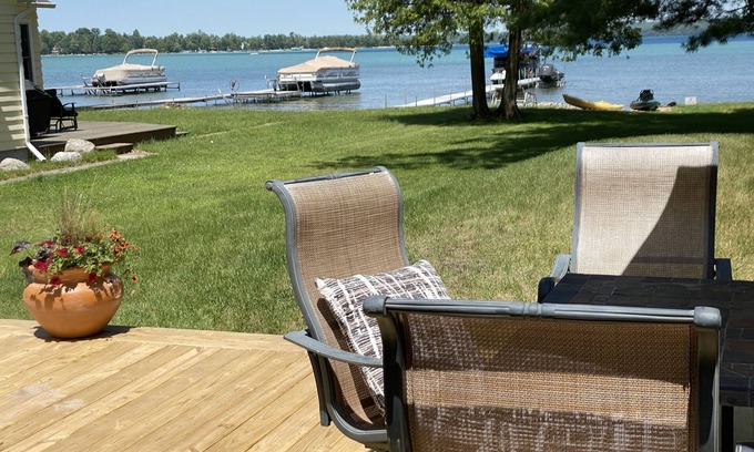 Higgins Lake House | Newly renovated cottage with 55 ft of lake front