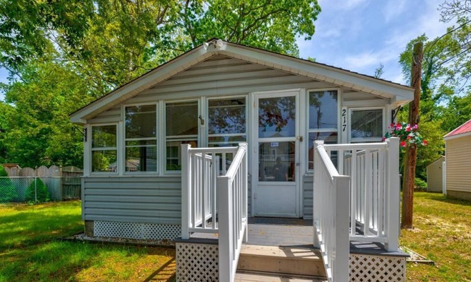 Town Bank House | Newly Renovated Cottage Just Blocks to the Delaware Bay!!