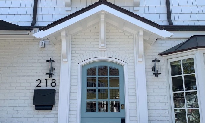 Balboa Island House | Newly renovated decorator perfect Island villa.