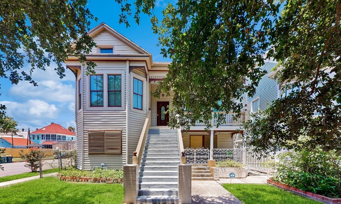 San Jacinto Apartment | Newly Renovated East End Apartment in Historical Home Near Beach & Strand