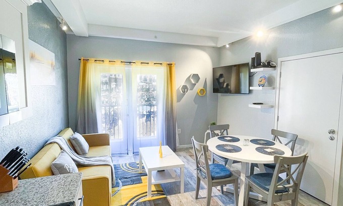Palm Coast Condo | Newly renovated European Village Condo! Access to restaurants & shops
