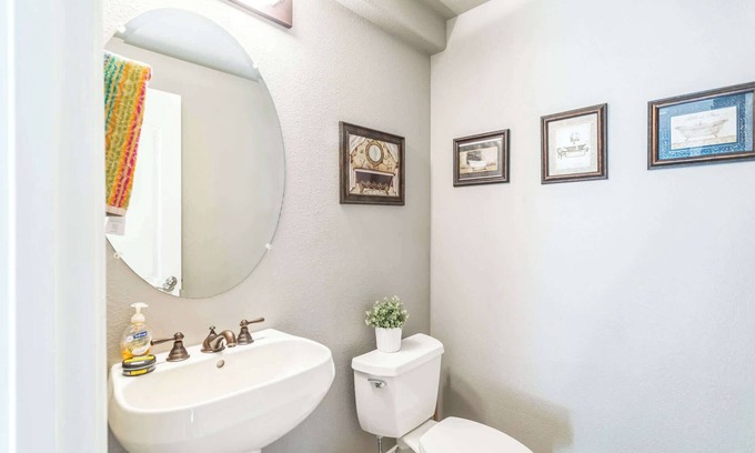West University House | Newly Renovated Game Garage! 3BR Villa in Reno