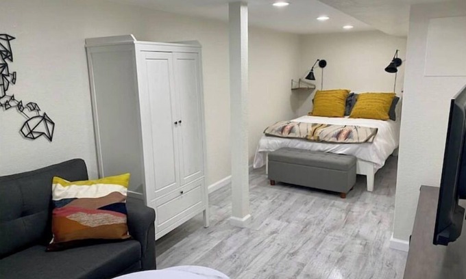 Curtis Park Apartment | Newly renovated garden level studio in the RiNon