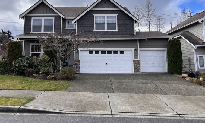 Federal Way House | Newly renovated! Great place to entertain! Lots of space.