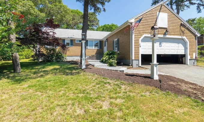 East Harwich House | Newly Renovated Guest House For 10 Near The Beach!