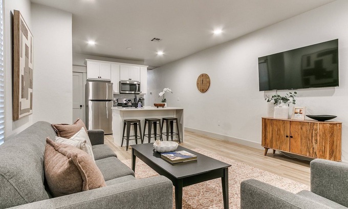 Corridor South House | Newly Renovated half duplex, great location in OKC