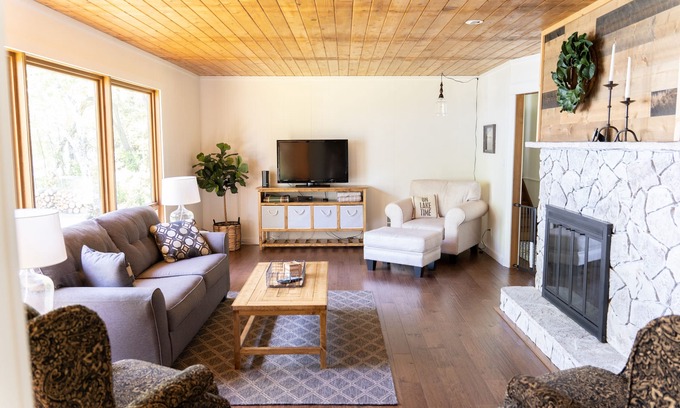 Washburn House | Newly Renovated House on Lake Superior with Private Beach