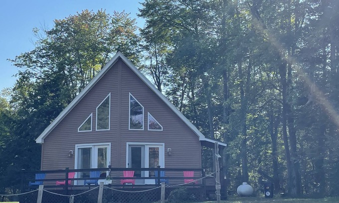 Woodgate House | Newly renovated house at White Lake with lake access and big yard!
