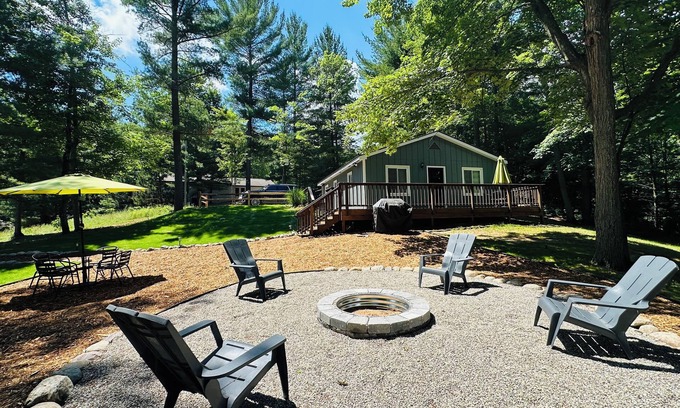 Mayfield Cottage | NEWLY RENOVATED! Large sandy beach & swim area. Cute 3 bedroom lake house