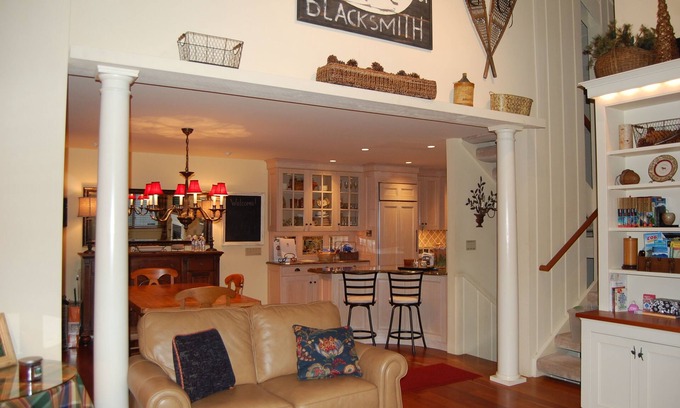 Lincoln House | Newly Renovated Luxury 4 Level Townhome with AC/FP and Mountain Views
