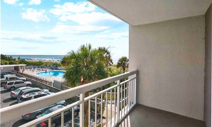 Arcadian Shores Condo | Newly renovated March 2023! - South Hampton at Kingston