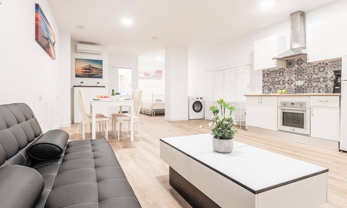 Begona-Santa Catalina Apartment | Newly renovated multicultural zone