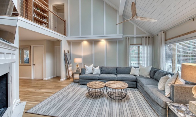 North Sea House | Newly Renovated Oasis + HotTub! Southampton/Sag steps to Beach/Tennis/Pickleball