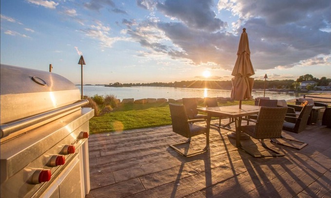 Guilford House | Newly Renovated On Oceanfront Cottage Joshua Cove, Guilford CT