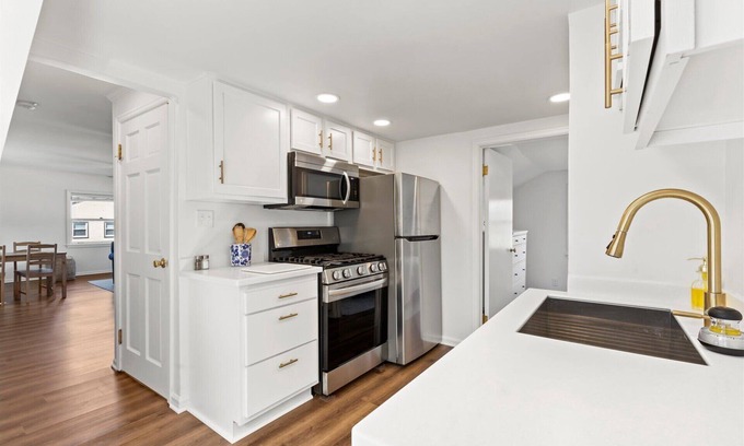 Wauwatosa Apartment | Newly renovated one bedroom & one bath Tosa unit!