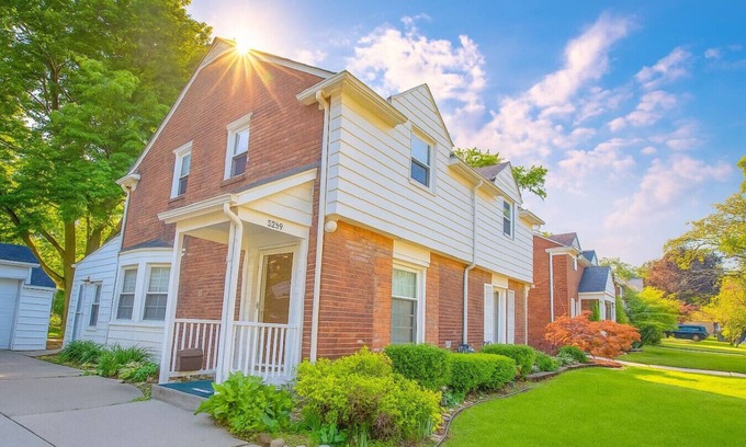 Dearborn House | Newly Renovated Townhouse on a Tranquil Street