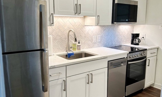 Southwest Raleigh Condo | Newly renovated unit in Village District