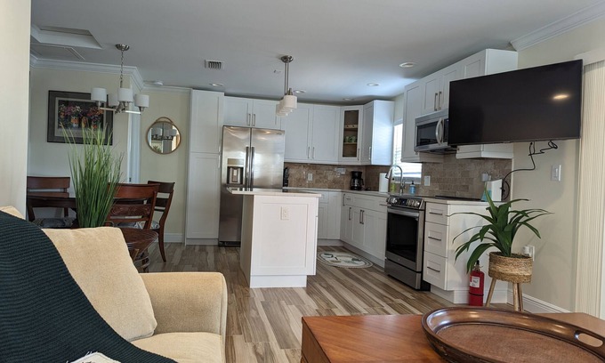 Bonita Shores House | Newly Renovated Waterfront Cottage