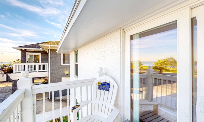 Del Mar Condo | Newly renovated 2nd-floor condo with streaming, balcony, beautiful views, AC
