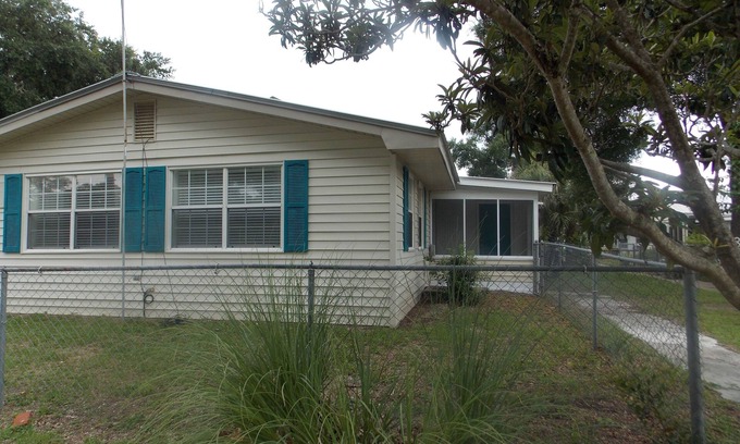 Lanark Village Apartment | Newly Renovated Coastal Living Style within 12 minutes of Carrabelle Beach