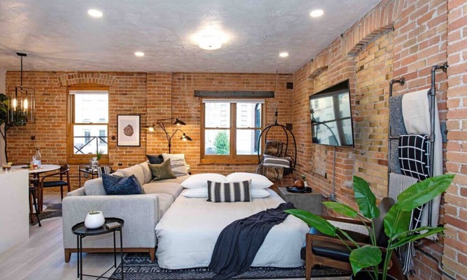 Rio Grande Apartment | Newly Renovated Industrial Modern Downtown Loft